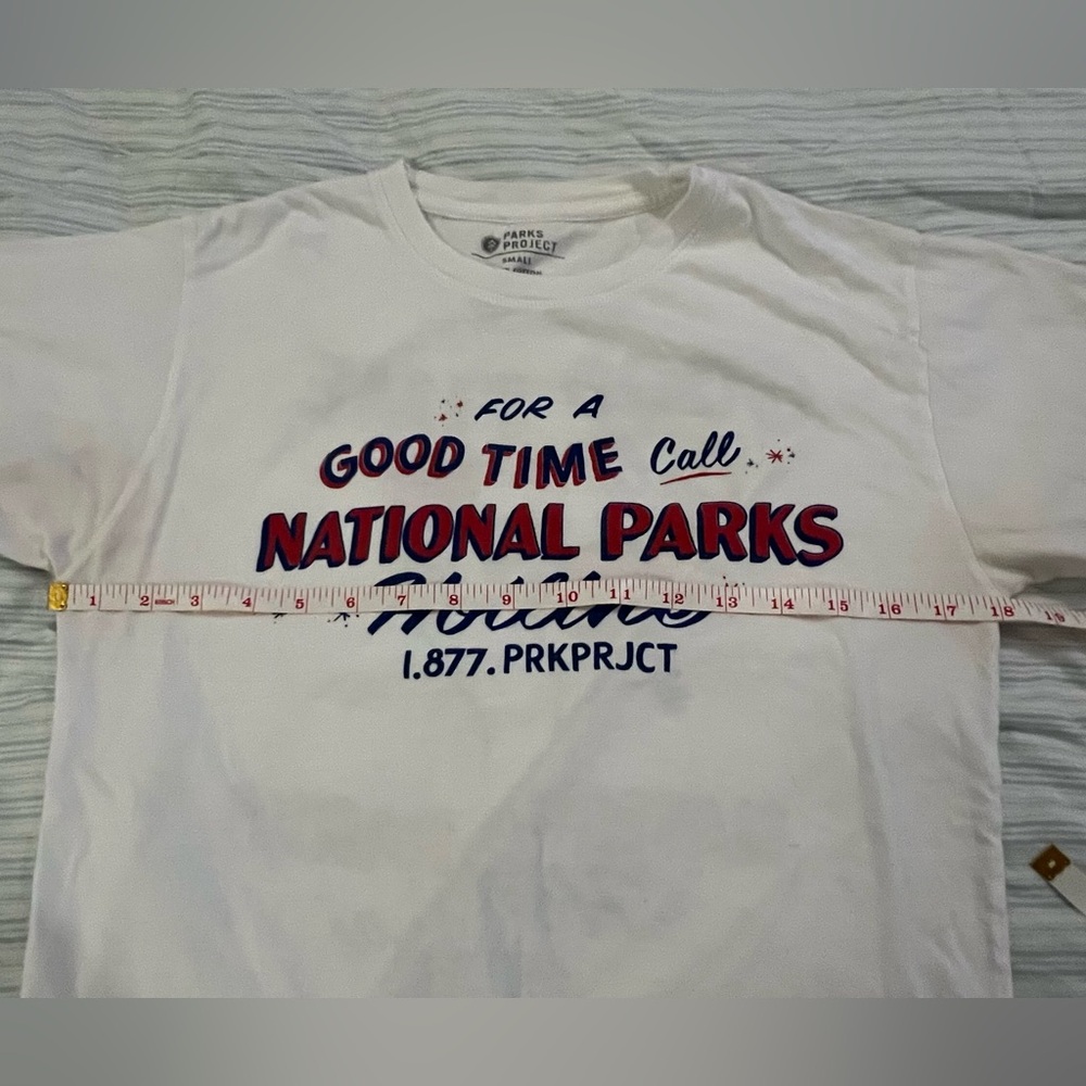 White Tshirt - unisex - vintage national park design in red & blue - Picture 7 of 8